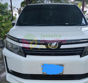 2015 Toyota Voxy