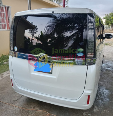 2015 Toyota Voxy