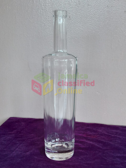 35 Empty 1 Liter Glass Bottles Liquors Ensom City, Spanish Town
