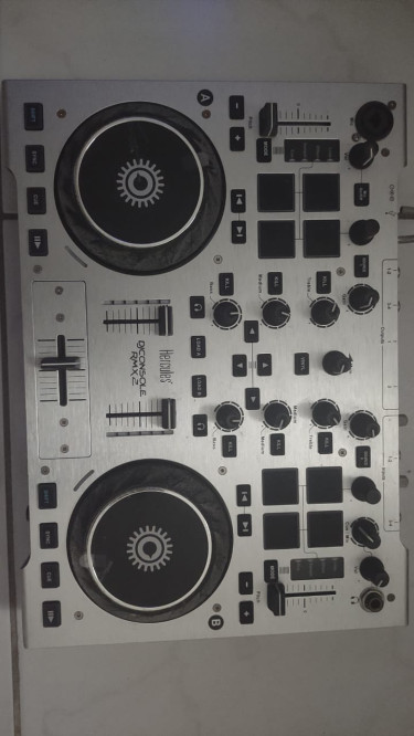HERCULES RMX2 DJ CONSOLE $90,000