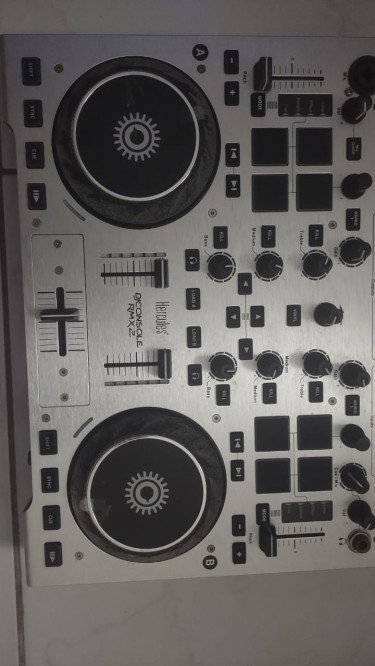 HERCULES RMX2 DJ CONSOLE $90,000