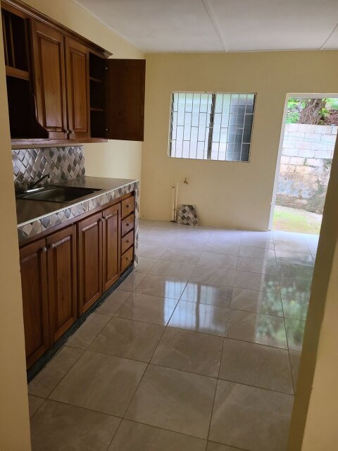 2 Bedroom Unit In Leas Flat, Red Hills Houses Leas Flat, Red Hills