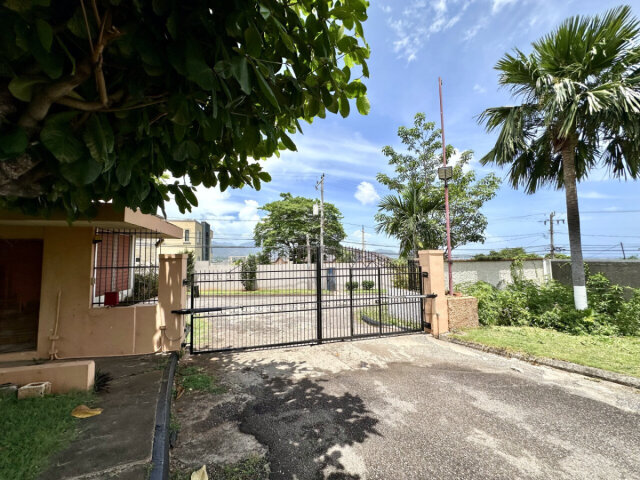 3 Bedroom 2bath Unfurnished Apartment