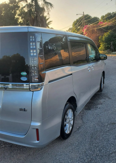 2017 TOYOTA VOXY