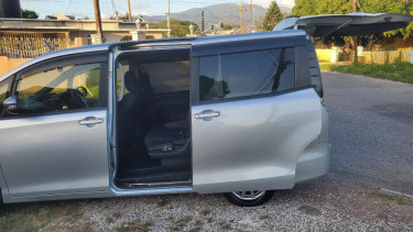 2017 TOYOTA VOXY