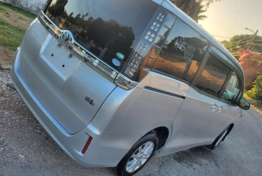 2017 TOYOTA VOXY
