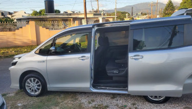 2017 TOYOTA VOXY