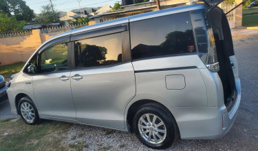 2017 TOYOTA VOXY
