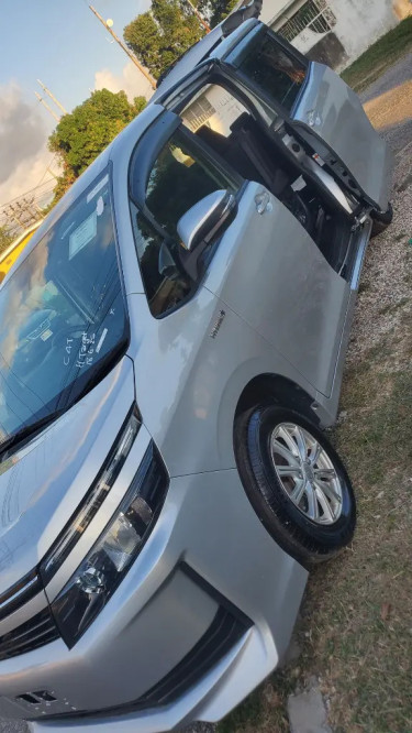 2017 TOYOTA VOXY