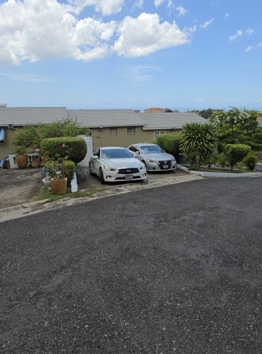 3 Bedroom Townhouse Leas Flat Red Hills