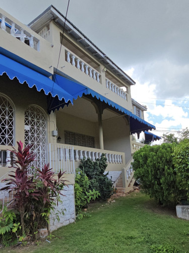 3 Bedroom Townhouse Leas Flat Red Hills