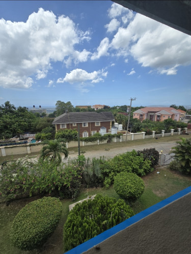 3 Bedroom Townhouse Leas Flat Red Hills