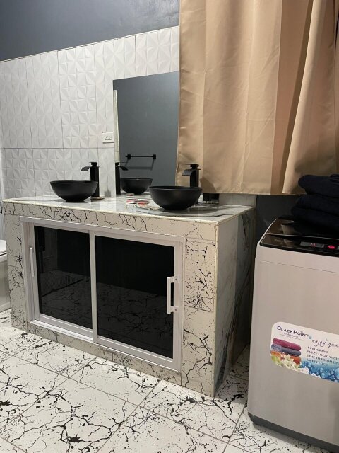 1 Bedroom Apartment With Kitchen And Bathroom
