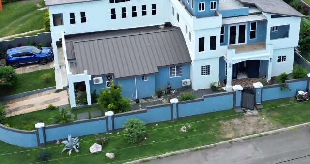 Stylish 3 Bedrooms 3 Bathrooms For Rent