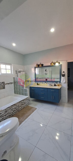 Stylish 3 Bedrooms 3 Bathrooms For Rent
