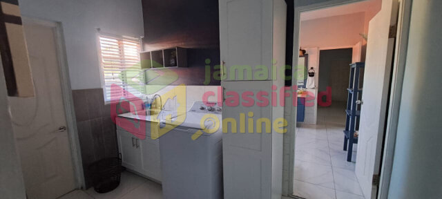 Stylish 3 Bedrooms 3 Bathrooms For Rent