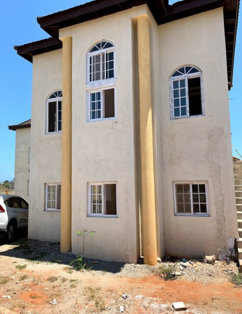 6 Bedroom House For Sale