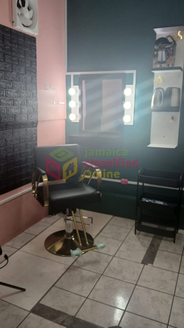 Braiding/Wig Install And Makeup Booth For Rent Shops & Booths Half Way Tree