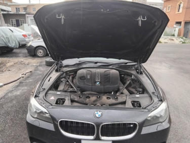 2013 BWM 5 Series Excellent Condition(Lady Driven)