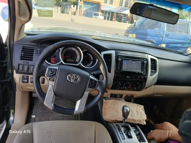 2014 TOYOTA TACOMA LIKE NEW!! 3.5M!!