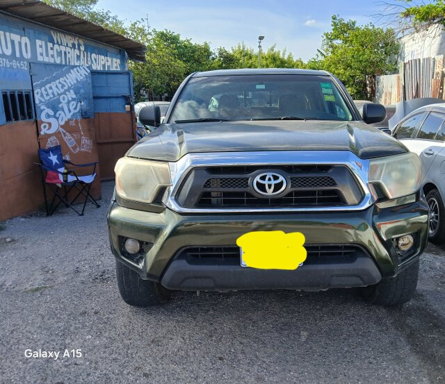 2014 TOYOTA TACOMA LIKE NEW!! 3.5M!! Trucks Portmore