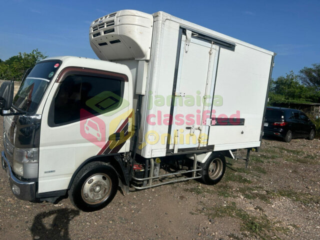 2014 Mitsubishi Fuso Trucks Old Harbour