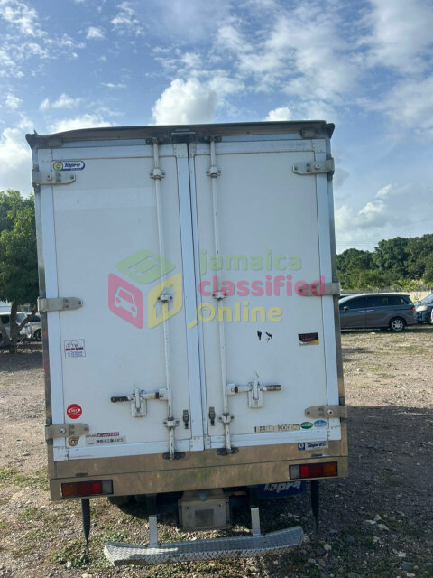 2014 Mitsubishi Fuso