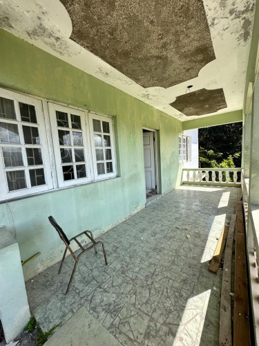 4 Bedroom SPLIT LEVEL HOUSE