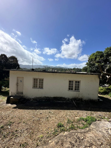 4 Bedroom SPLIT LEVEL HOUSE