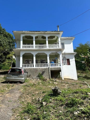 4 Bedroom SPLIT LEVEL HOUSE