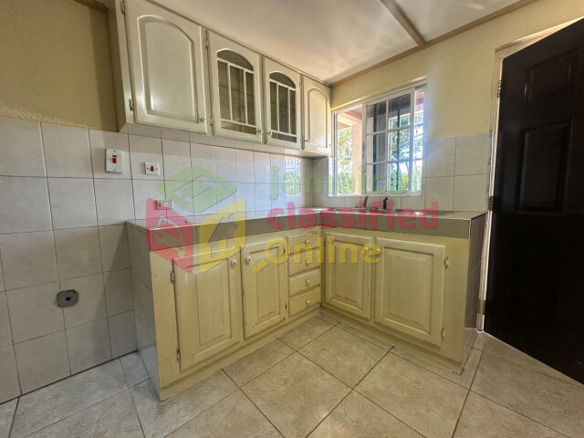 13 Bedroom Apartment , 9 Bathrooms (approximetly)