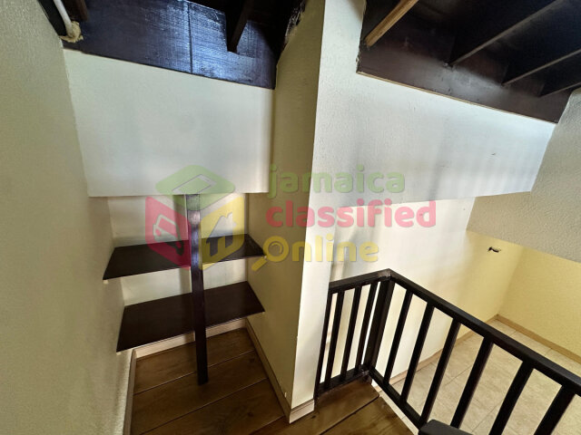13 Bedroom Apartment , 9 Bathrooms (approximetly)