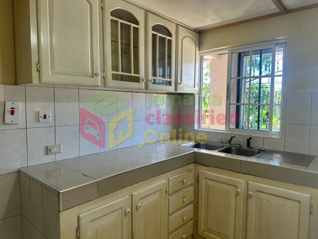13 Bedroom Apartment , 9 Bathrooms (approximetly)