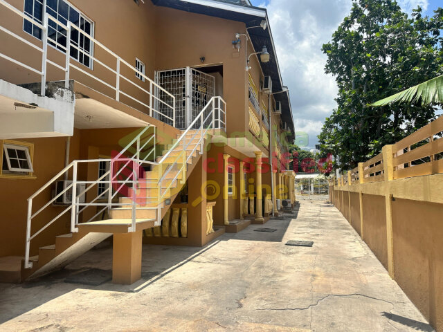 13 Bedroom Apartment , 9 Bathrooms (approximetly)