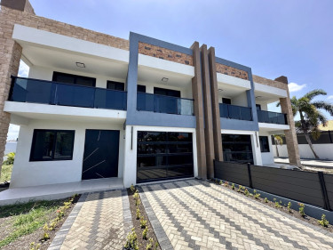3 Bedroom 3bath Townhome