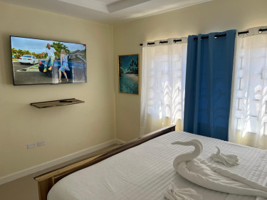 Smart Beachfront Condo W/ Pool & Ocean Views