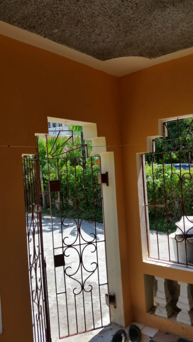 3 Complexes House