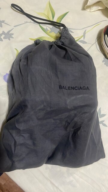 2 Balenciaga