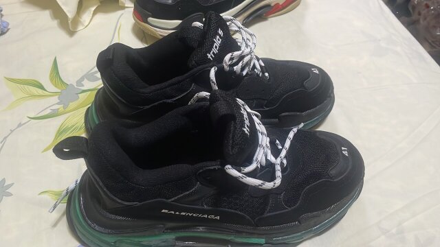 2 Balenciaga