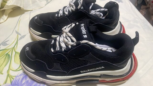 2 Balenciaga
