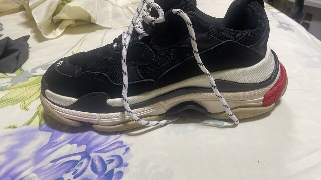 2 Balenciaga