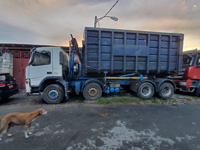 2007 Volvo Fm 380 Roll Off Body, Tipper, Flat Bed Trucks Jamaica