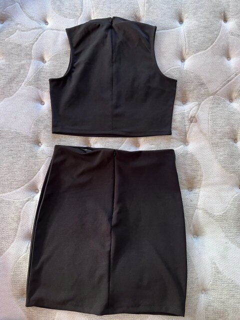 2 Sleeveless Female Sexy Outfits