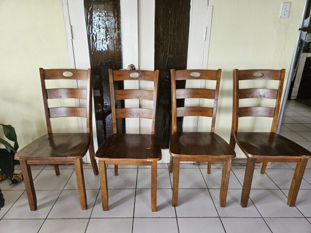 4 DINING CHAIRS Chairs 9