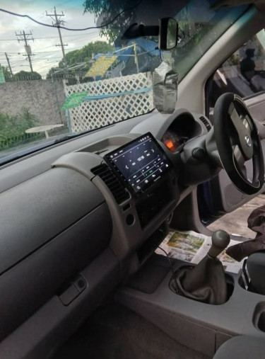 2009 4x4 Nissan Navara (6 Speed Gear Box)