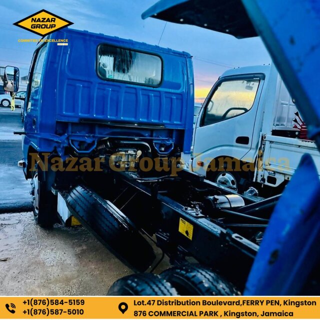 Isuzu Elf Truck 2010