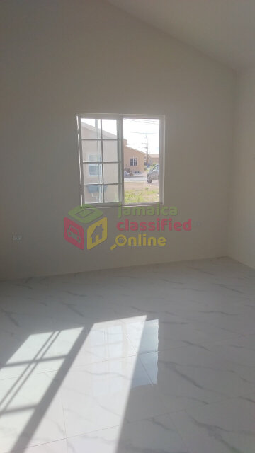 2 Bedroom 1 Bath With Living Room & Kitchen