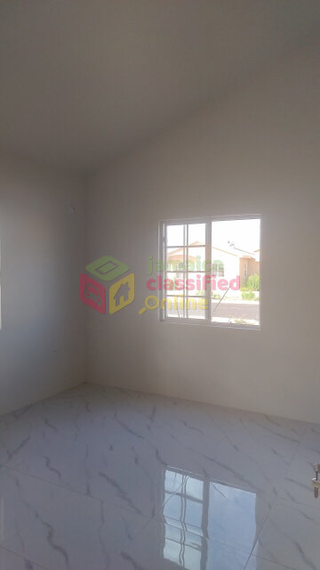 2 Bedroom 1 Bath With Living Room & Kitchen