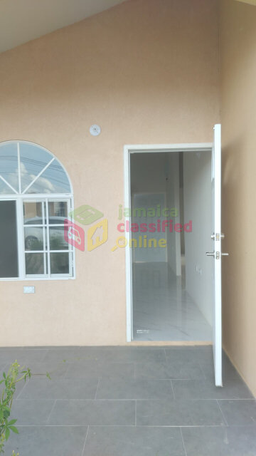 2 Bedroom 1 Bath With Living Room & Kitchen