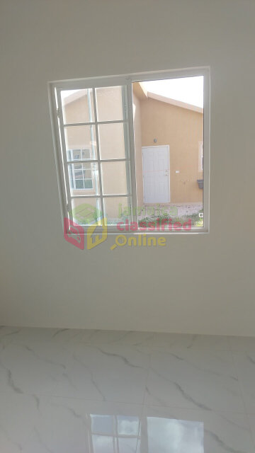 2 Bedroom 1 Bath With Living Room & Kitchen